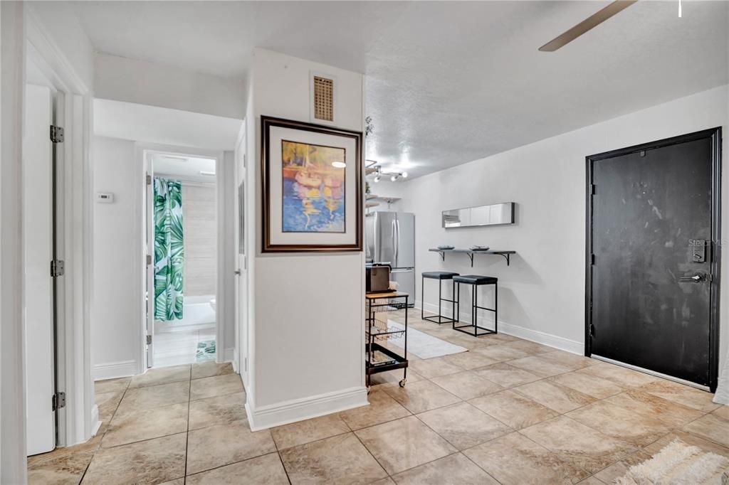 For Sale: $210,000 (2 beds, 1 baths, 700 Square Feet)