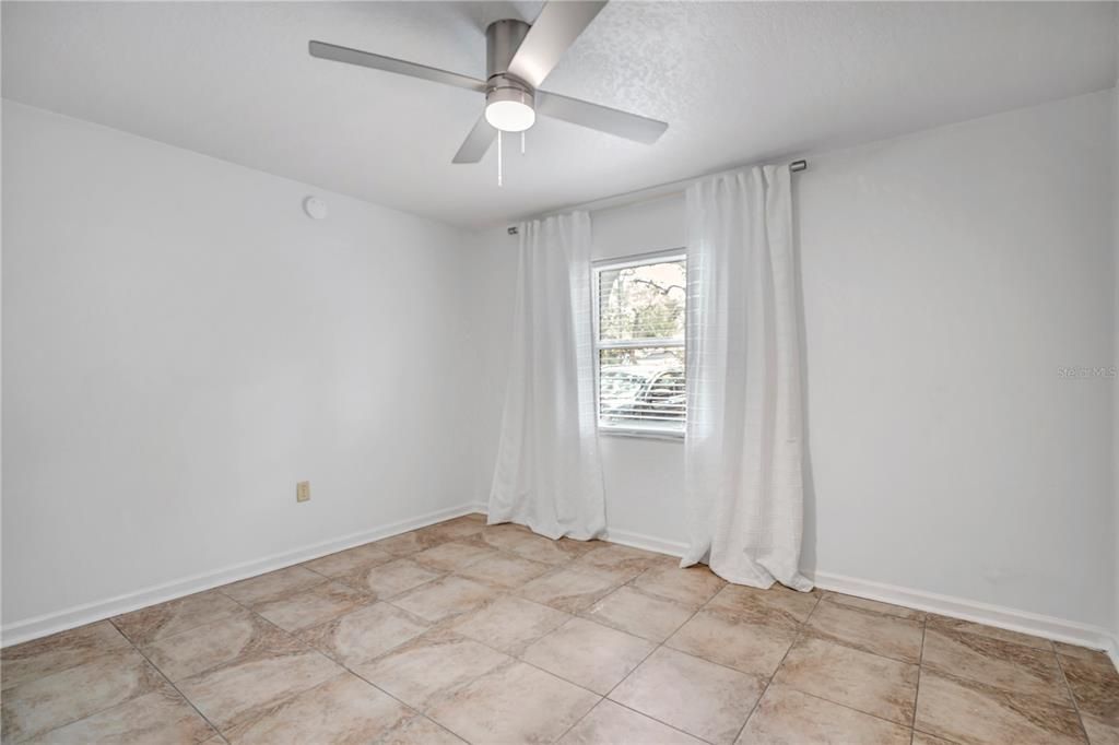 For Sale: $210,000 (2 beds, 1 baths, 700 Square Feet)