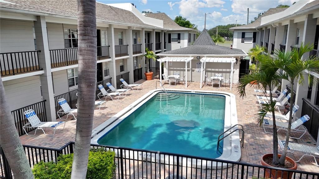 For Sale: $210,000 (2 beds, 1 baths, 700 Square Feet)