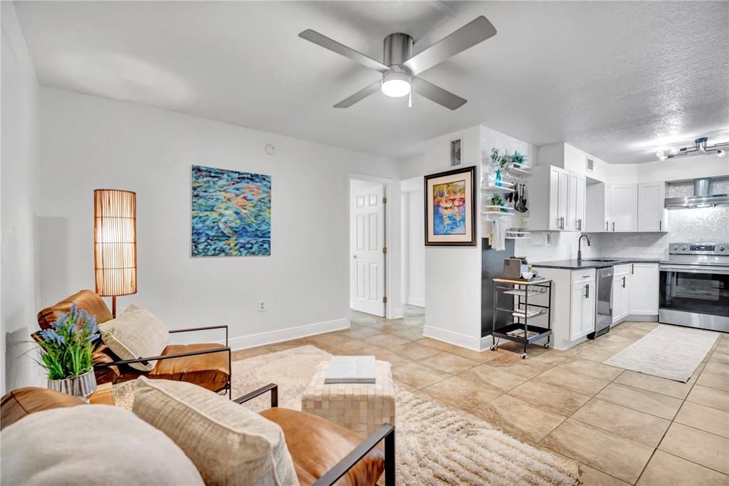For Sale: $210,000 (2 beds, 1 baths, 700 Square Feet)