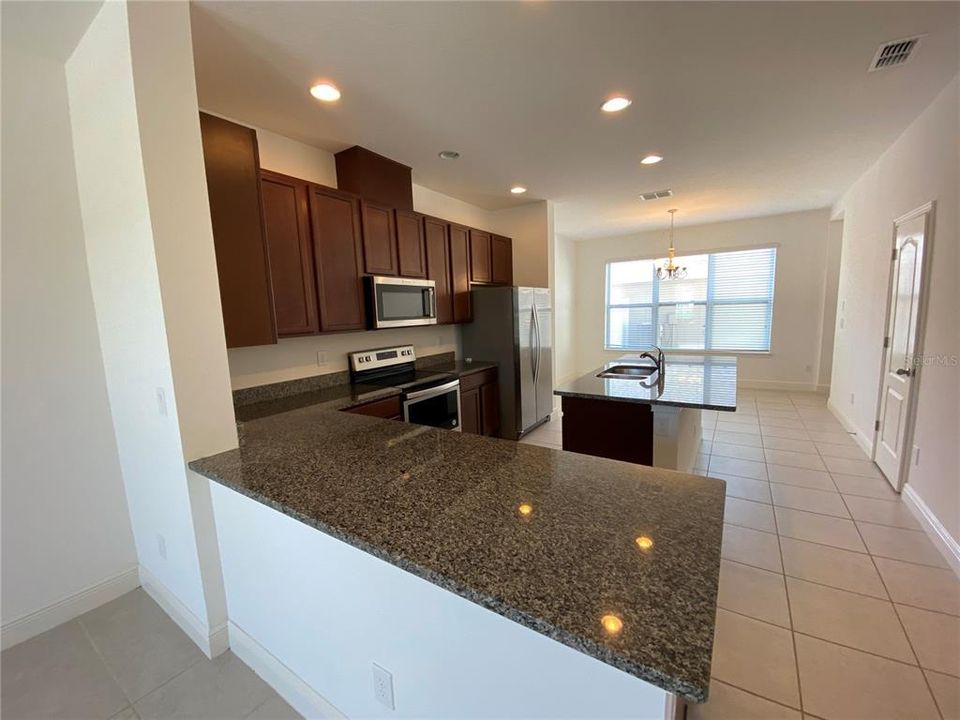 For Rent: $2,600 (3 beds, 2 baths, 1584 Square Feet)