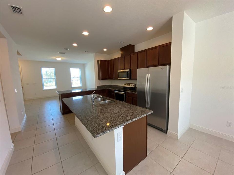 For Rent: $2,600 (3 beds, 2 baths, 1584 Square Feet)