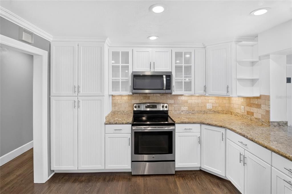 For Sale: $672,500 (5 beds, 3 baths, 3787 Square Feet)