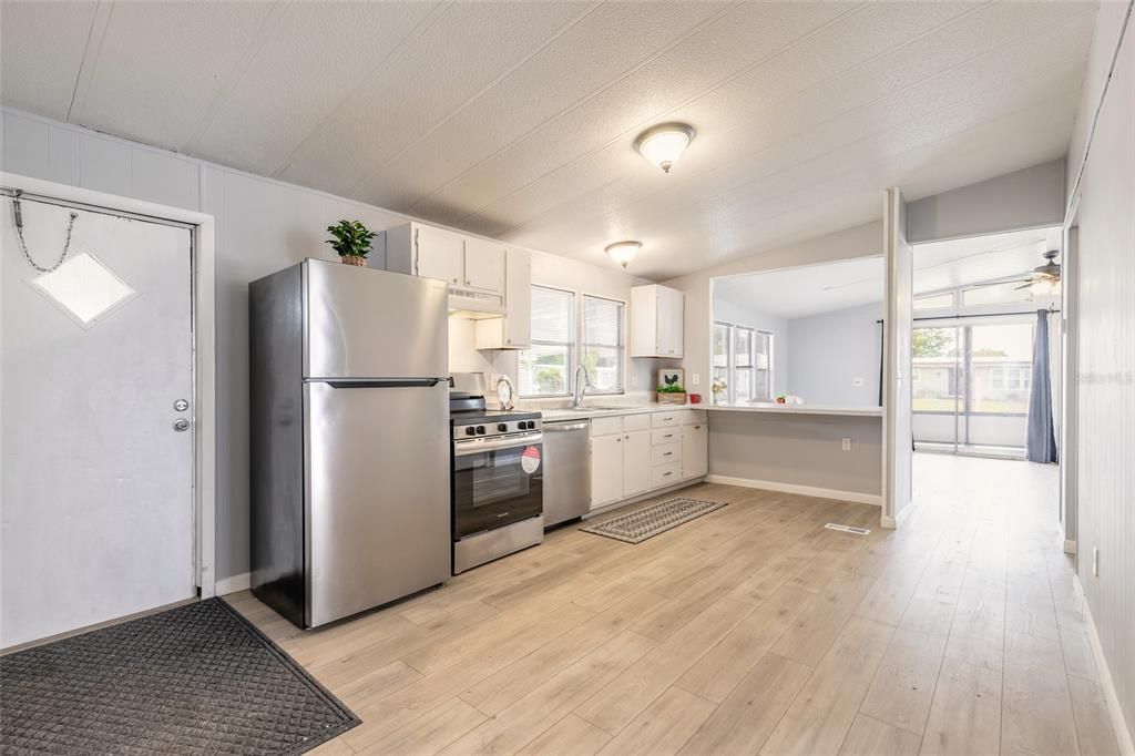 For Sale: $195,000 (2 beds, 2 baths, 1152 Square Feet)