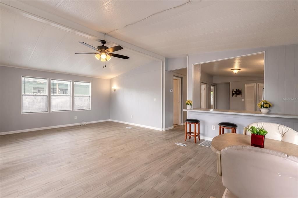 For Sale: $195,000 (2 beds, 2 baths, 1152 Square Feet)