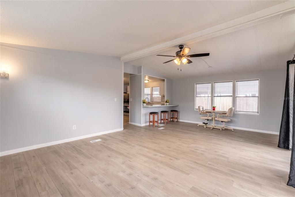 For Sale: $195,000 (2 beds, 2 baths, 1152 Square Feet)