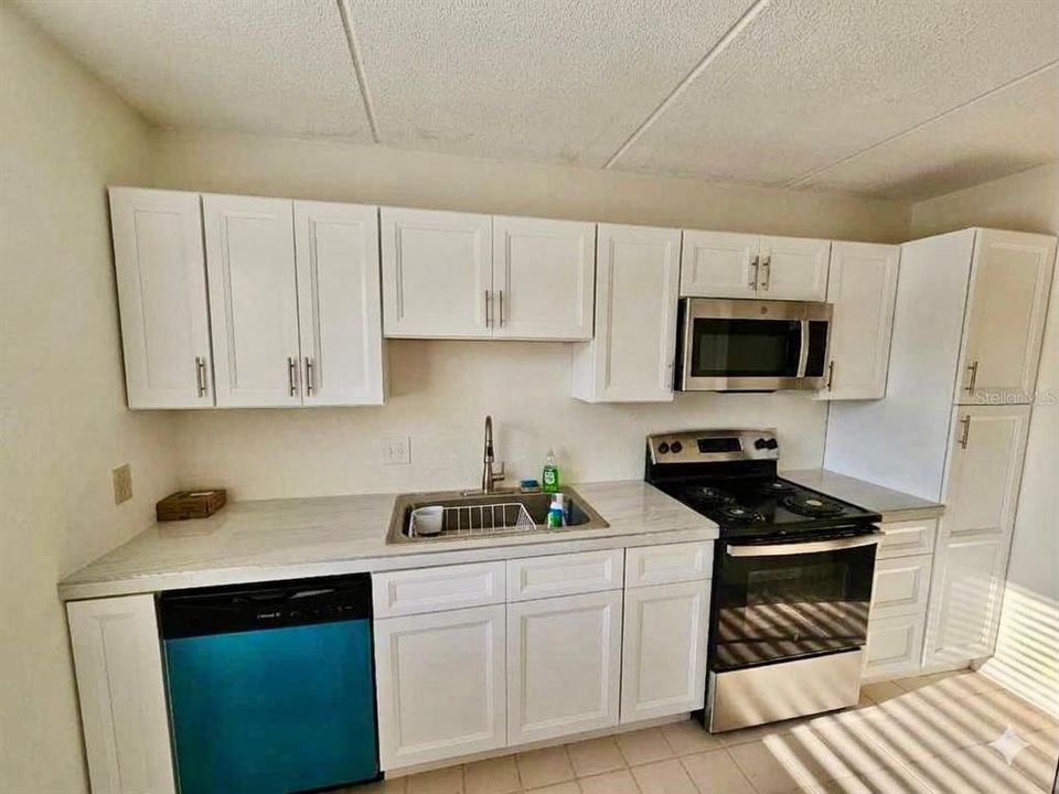 В аренду: $1,800 (2 спален, 2 ванн, 960 Квадратных фут)