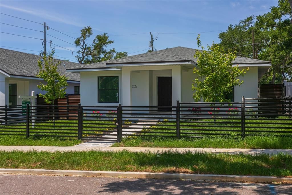 На продажу: $589,000 (5 спален, 0 ванн, 2000 Квадратных фут)
