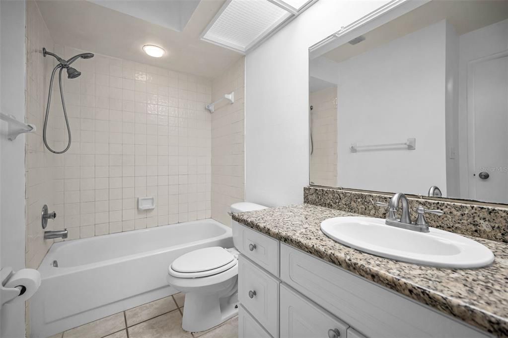 For Rent: $2,250 (2 beds, 2 baths, 1040 Square Feet)