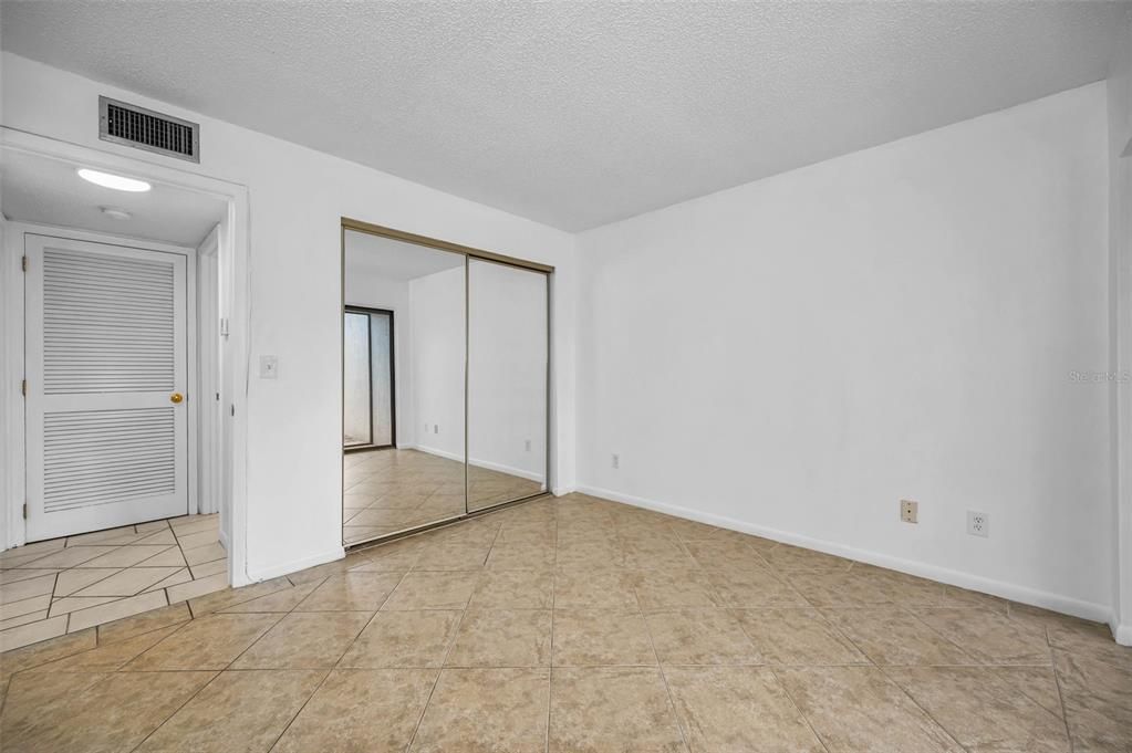 For Rent: $2,250 (2 beds, 2 baths, 1040 Square Feet)