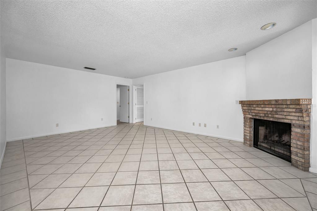 For Rent: $2,250 (2 beds, 2 baths, 1040 Square Feet)