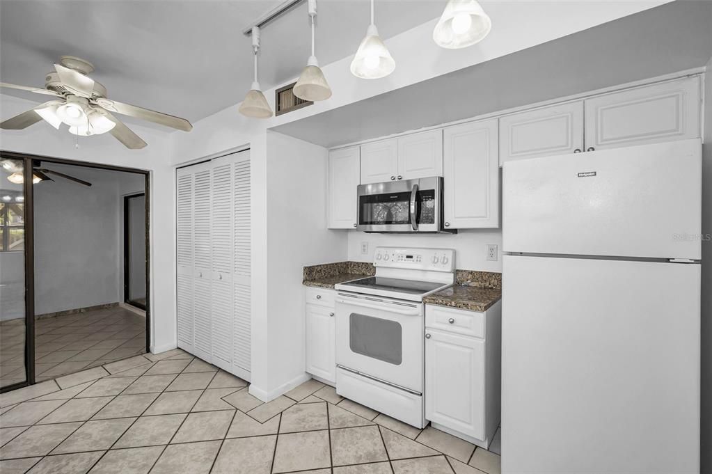 For Rent: $2,250 (2 beds, 2 baths, 1040 Square Feet)