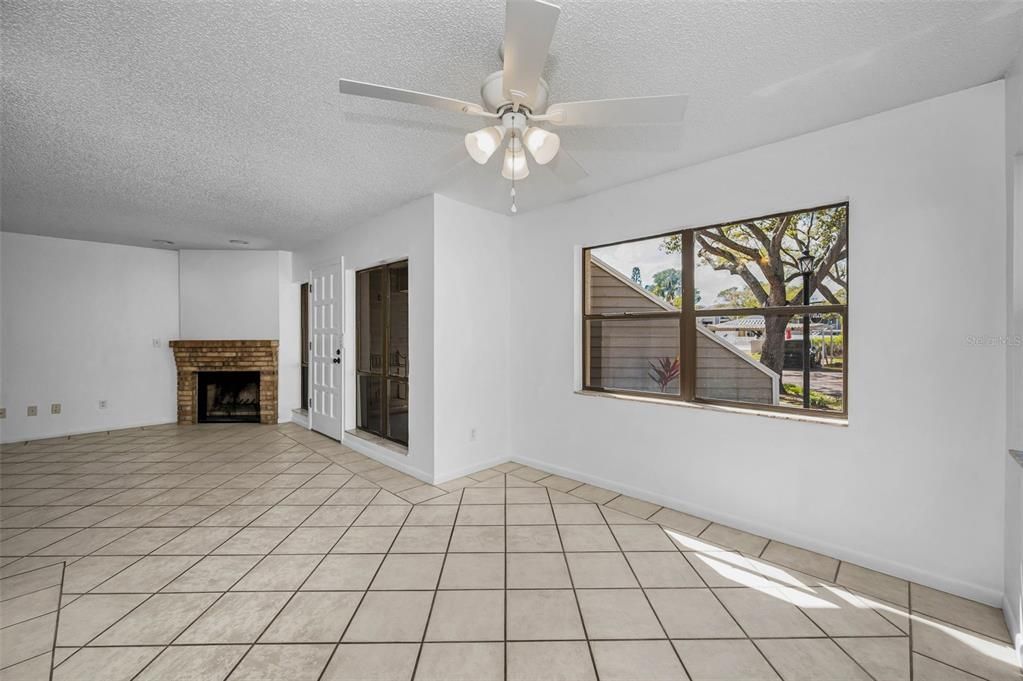 For Rent: $2,250 (2 beds, 2 baths, 1040 Square Feet)