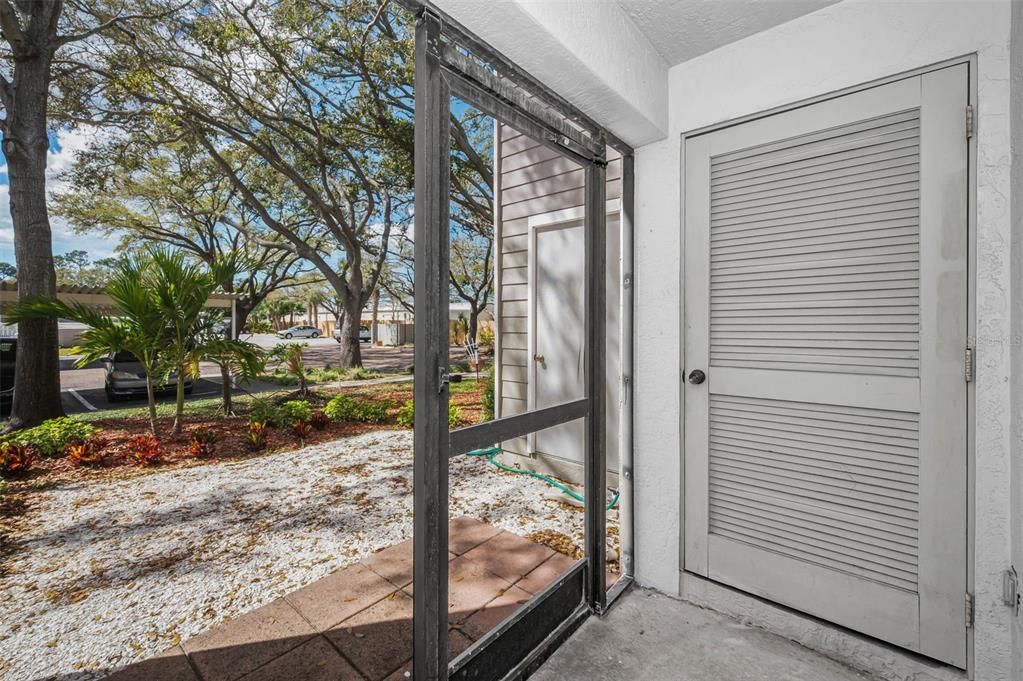 For Rent: $2,250 (2 beds, 2 baths, 1040 Square Feet)