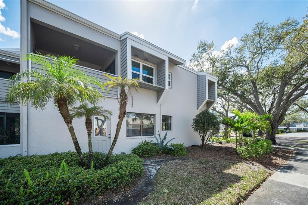 For Rent: $2,250 (2 beds, 2 baths, 1040 Square Feet)