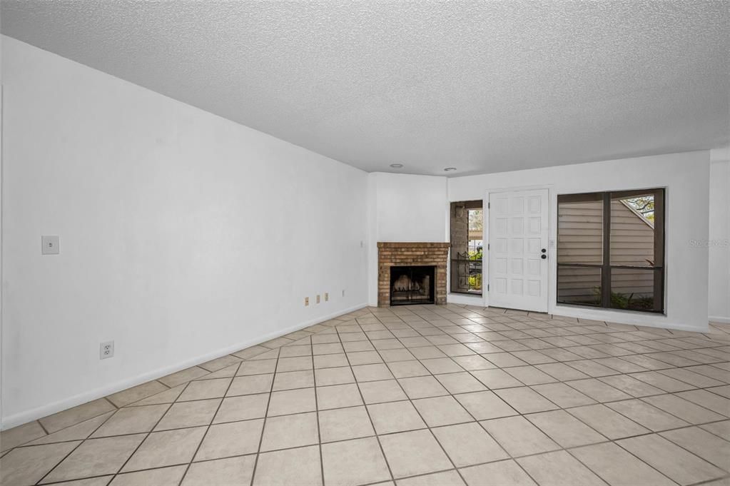 For Rent: $2,250 (2 beds, 2 baths, 1040 Square Feet)