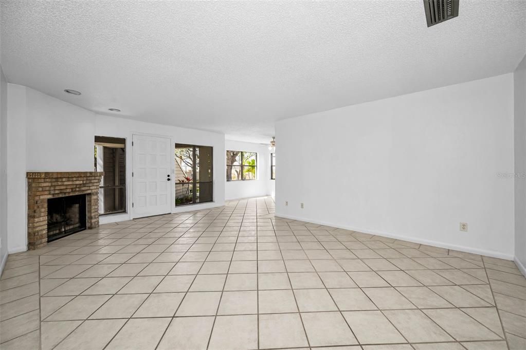 For Rent: $2,250 (2 beds, 2 baths, 1040 Square Feet)