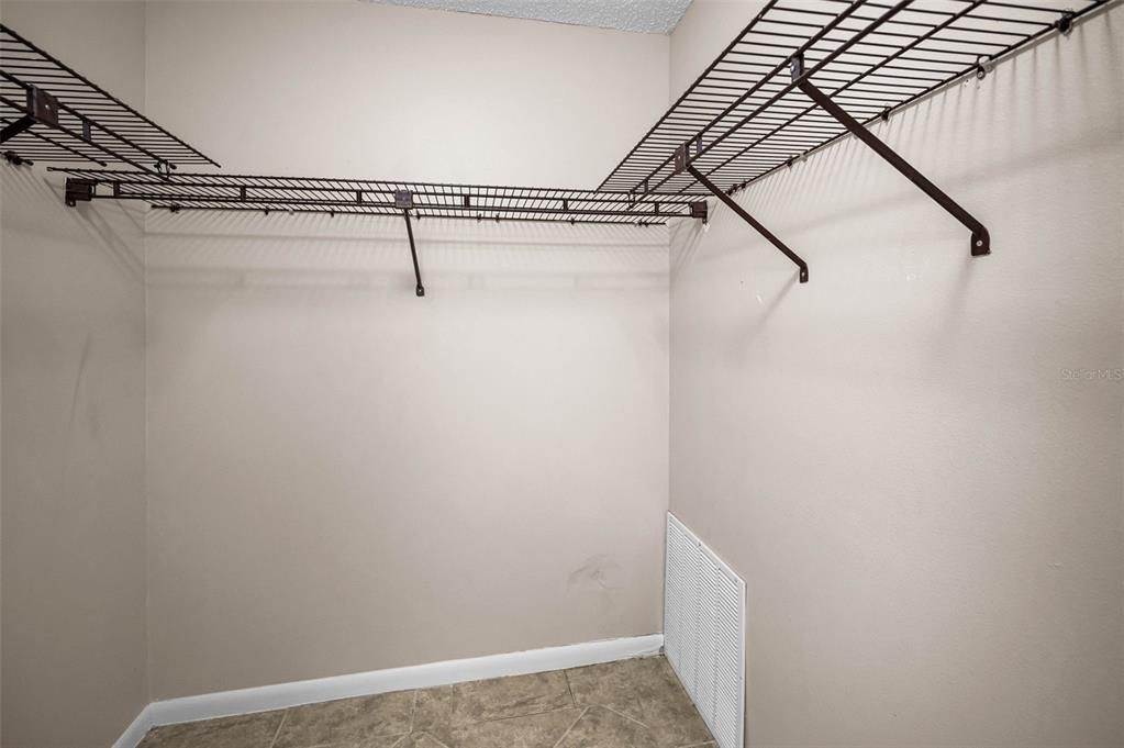 For Rent: $2,250 (2 beds, 2 baths, 1040 Square Feet)