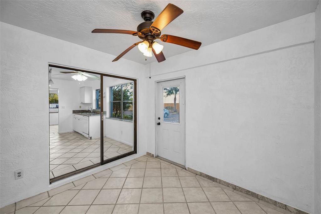 For Rent: $2,250 (2 beds, 2 baths, 1040 Square Feet)