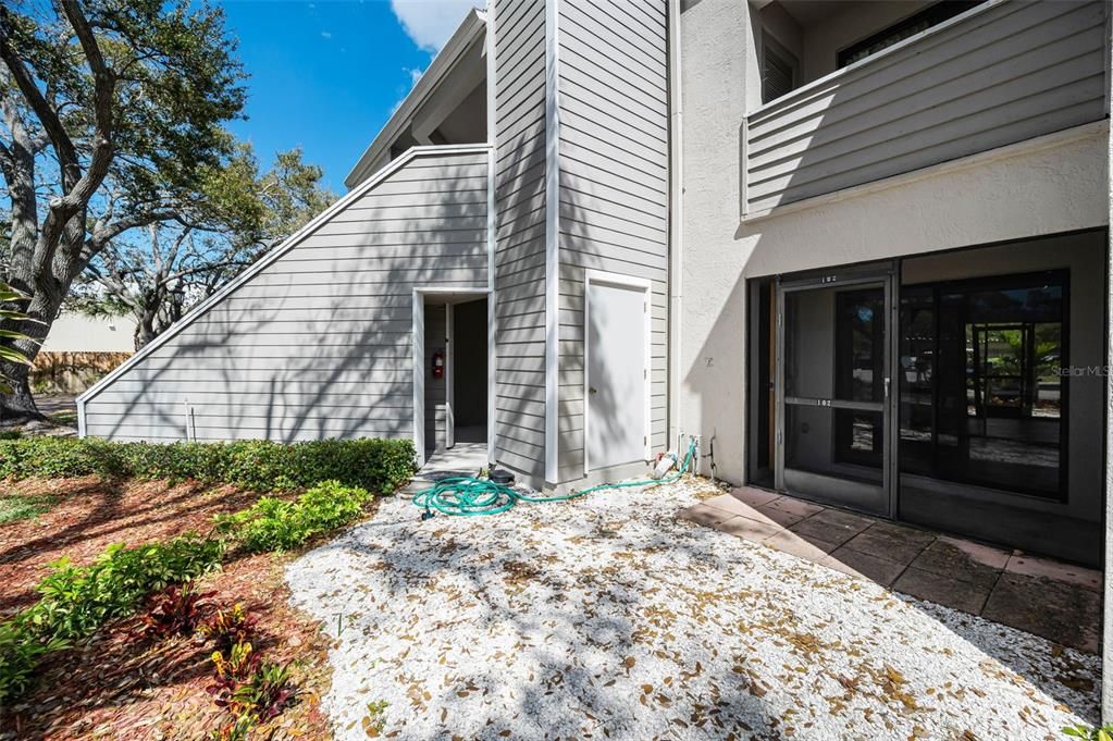 For Rent: $2,250 (2 beds, 2 baths, 1040 Square Feet)