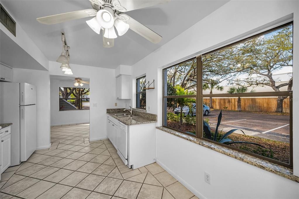 For Rent: $2,250 (2 beds, 2 baths, 1040 Square Feet)