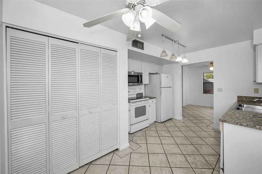 For Rent: $2,250 (2 beds, 2 baths, 1040 Square Feet)