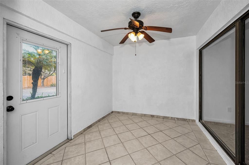 For Rent: $2,250 (2 beds, 2 baths, 1040 Square Feet)