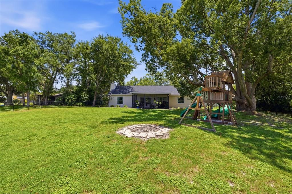 На продажу: $495,000 (3 спален, 2 ванн, 1792 Квадратных фут)