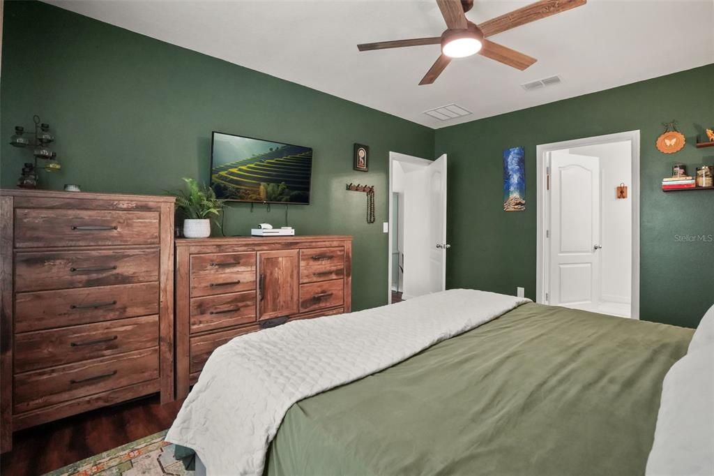 For Sale: $345,000 (4 beds, 2 baths, 1830 Square Feet)