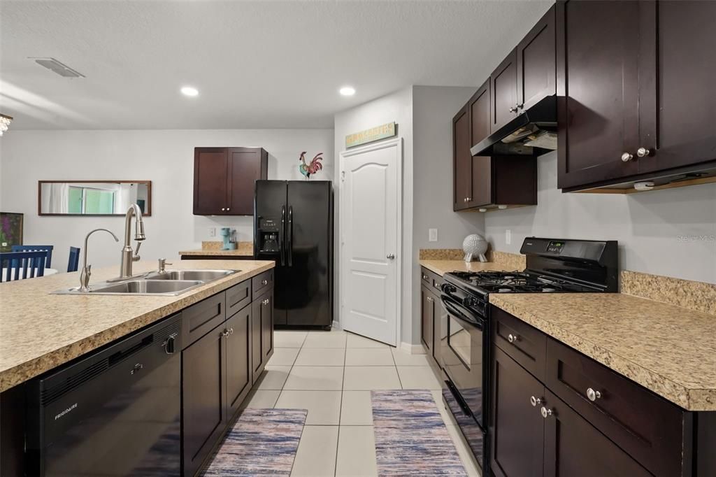 For Sale: $345,000 (4 beds, 2 baths, 1830 Square Feet)