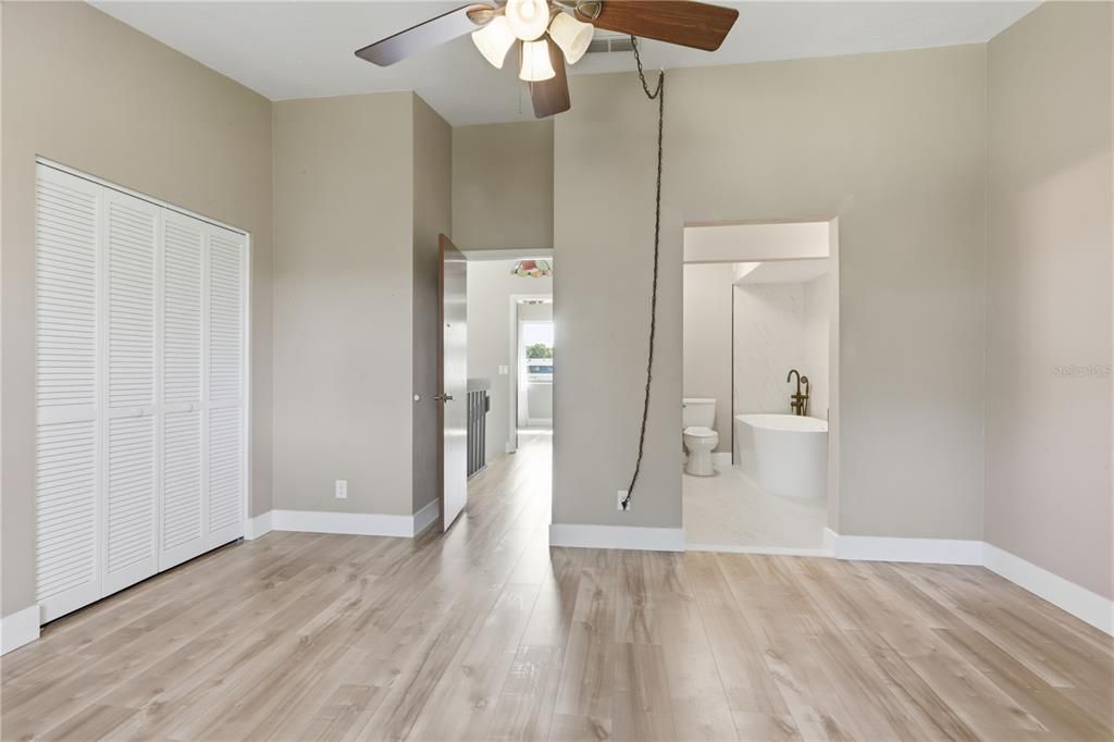 For Sale: $205,000 (2 beds, 2 baths, 1316 Square Feet)
