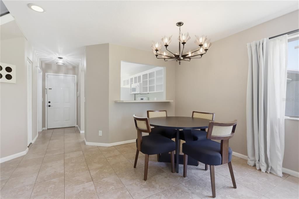 For Sale: $205,000 (2 beds, 2 baths, 1316 Square Feet)