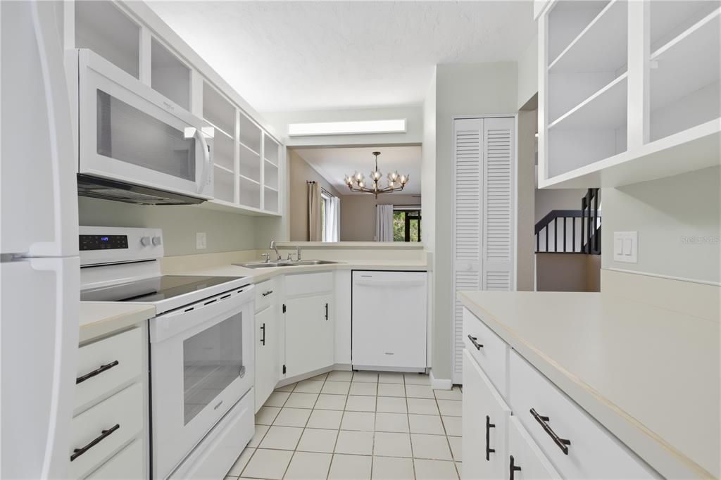 For Sale: $205,000 (2 beds, 2 baths, 1316 Square Feet)