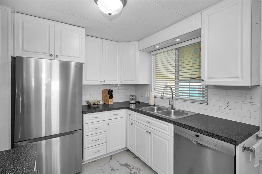 For Sale: $149,900 (2 beds, 2 baths, 1080 Square Feet)