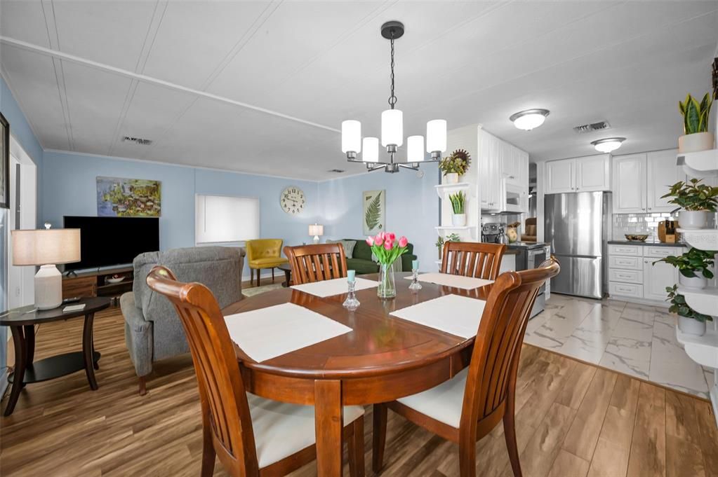 For Sale: $149,900 (2 beds, 2 baths, 1080 Square Feet)