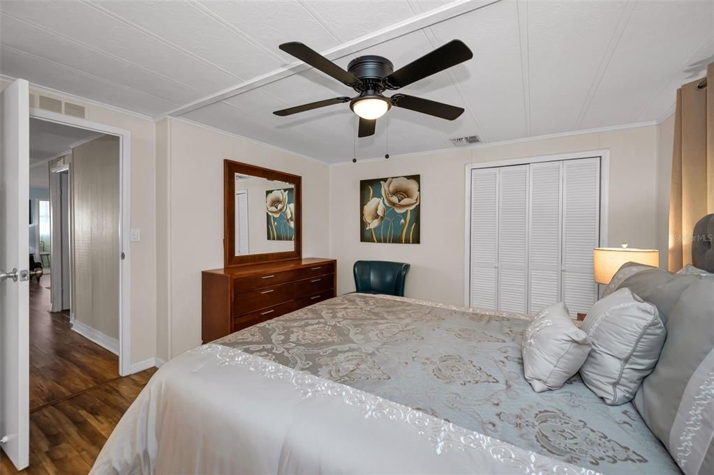 For Sale: $149,900 (2 beds, 2 baths, 1080 Square Feet)