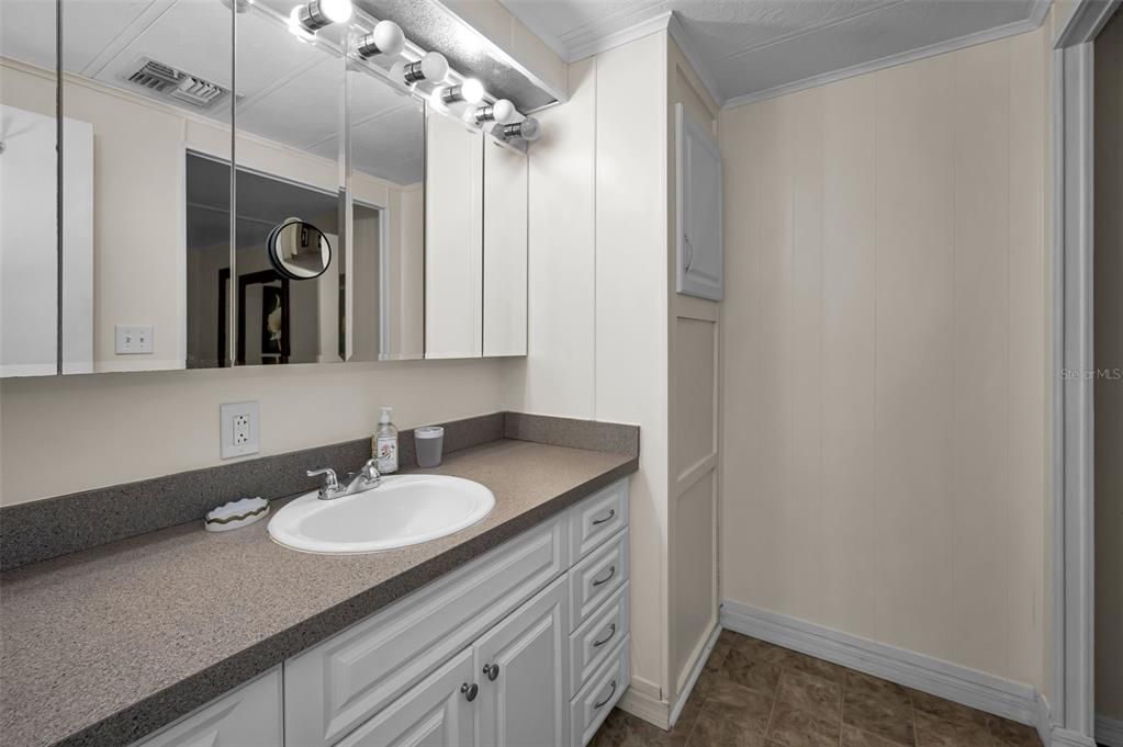 For Sale: $149,900 (2 beds, 2 baths, 1080 Square Feet)