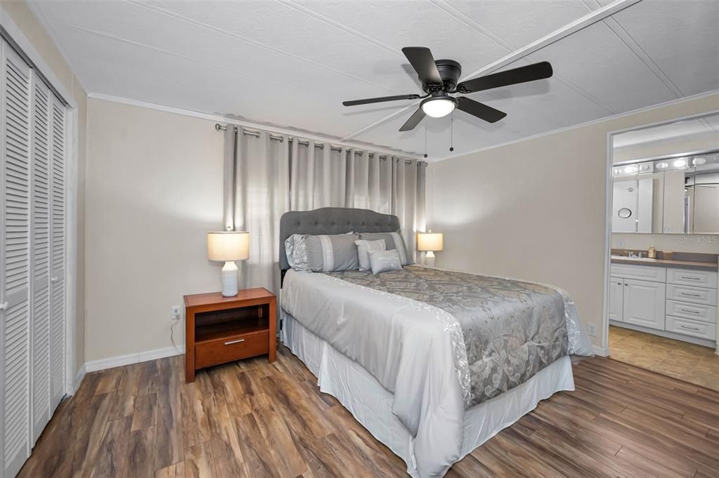 For Sale: $149,900 (2 beds, 2 baths, 1080 Square Feet)