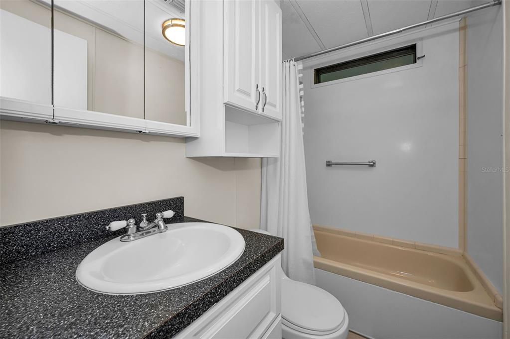 For Sale: $149,900 (2 beds, 2 baths, 1080 Square Feet)