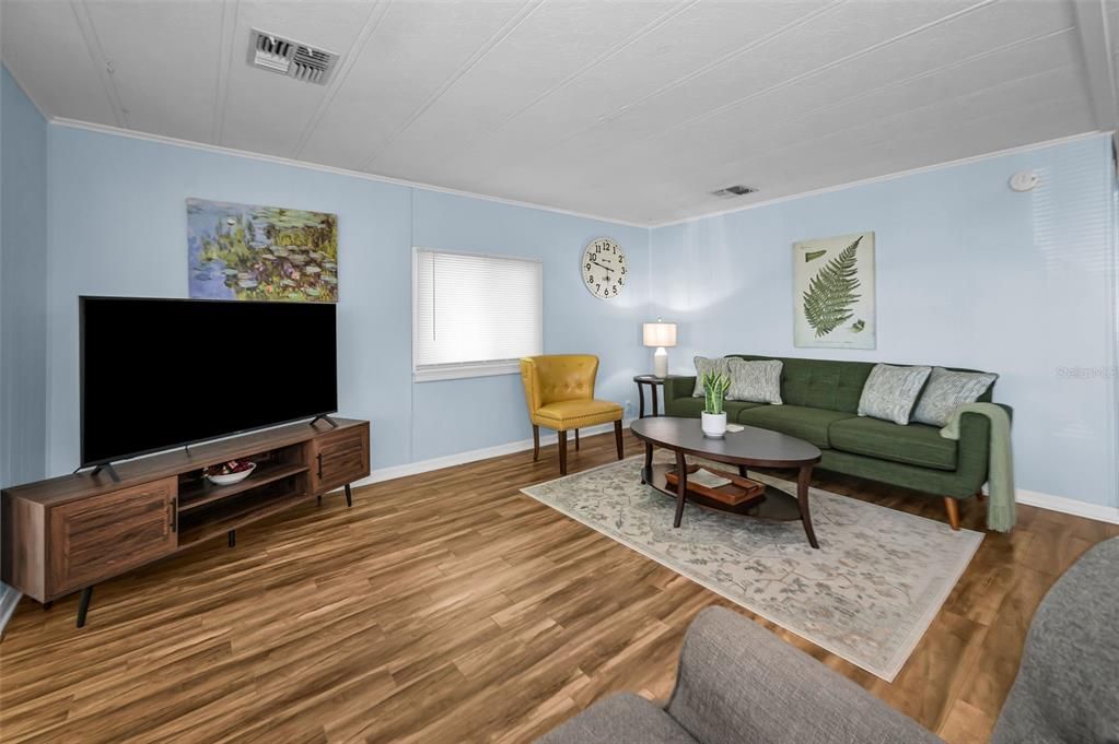 For Sale: $149,900 (2 beds, 2 baths, 1080 Square Feet)