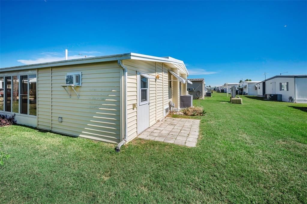 For Sale: $149,900 (2 beds, 2 baths, 1080 Square Feet)