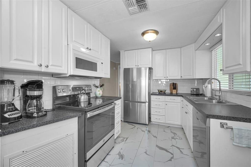 For Sale: $149,900 (2 beds, 2 baths, 1080 Square Feet)