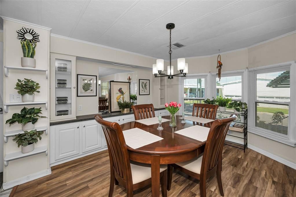 For Sale: $149,900 (2 beds, 2 baths, 1080 Square Feet)