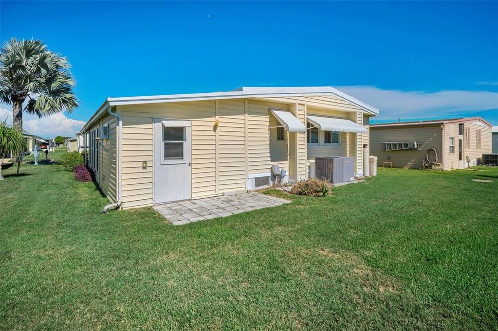 For Sale: $149,900 (2 beds, 2 baths, 1080 Square Feet)