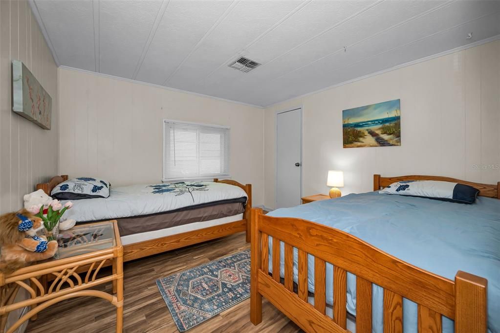 For Sale: $149,900 (2 beds, 2 baths, 1080 Square Feet)