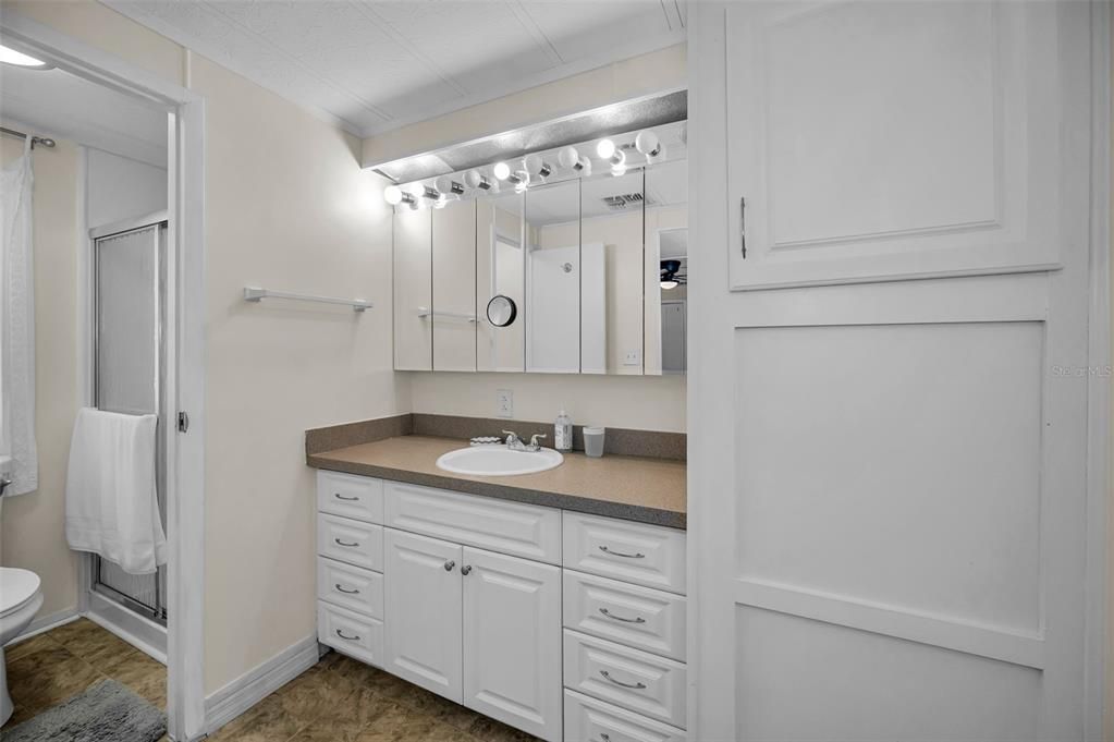 For Sale: $149,900 (2 beds, 2 baths, 1080 Square Feet)