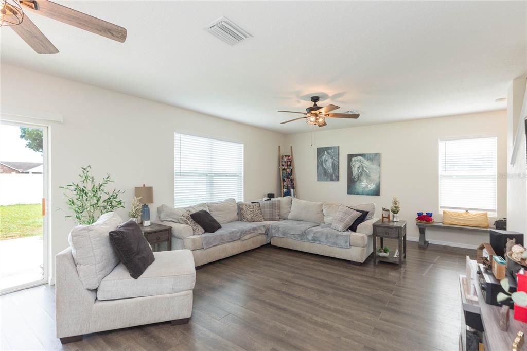 For Sale: $390,000 (4 beds, 2 baths, 2505 Square Feet)