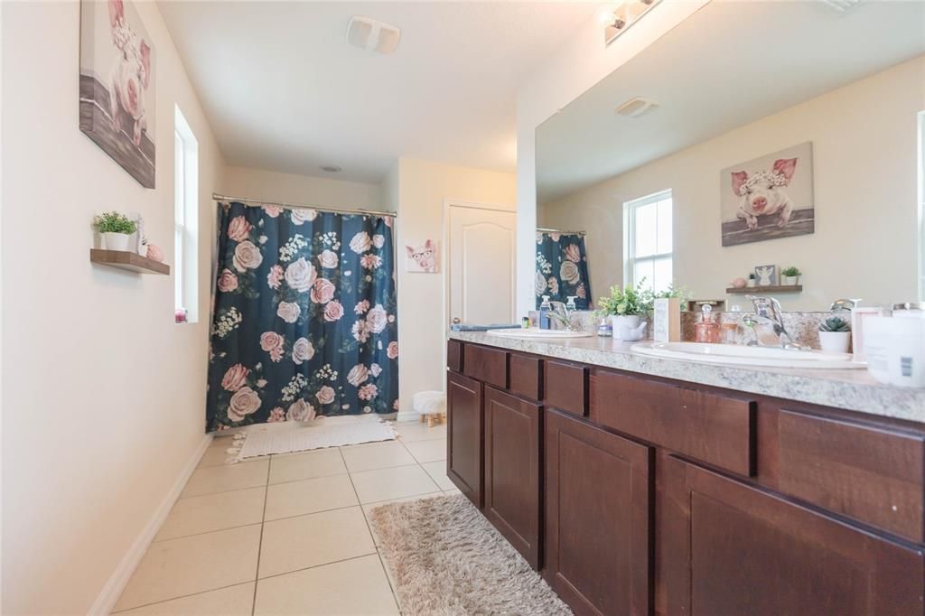 For Sale: $390,000 (4 beds, 2 baths, 2505 Square Feet)