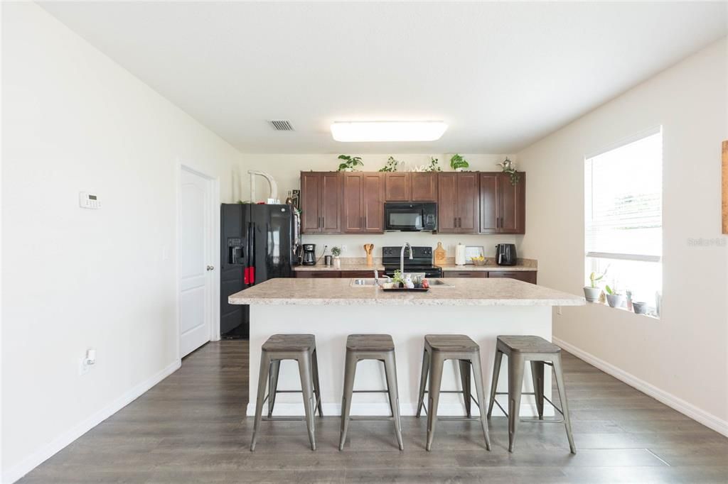 For Sale: $390,000 (4 beds, 2 baths, 2505 Square Feet)