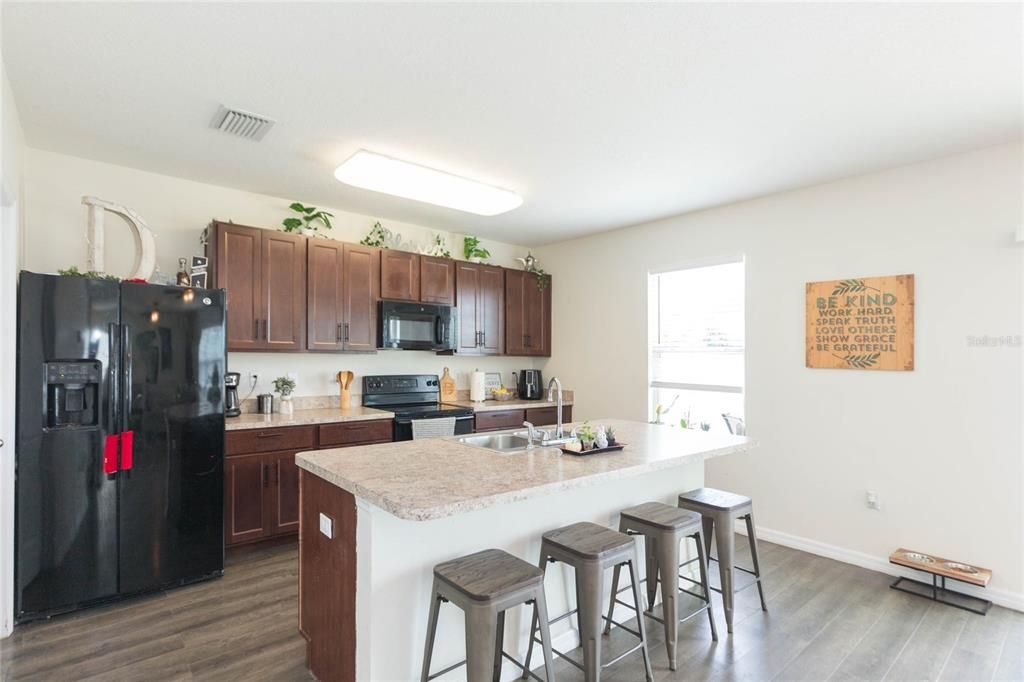 For Sale: $390,000 (4 beds, 2 baths, 2505 Square Feet)